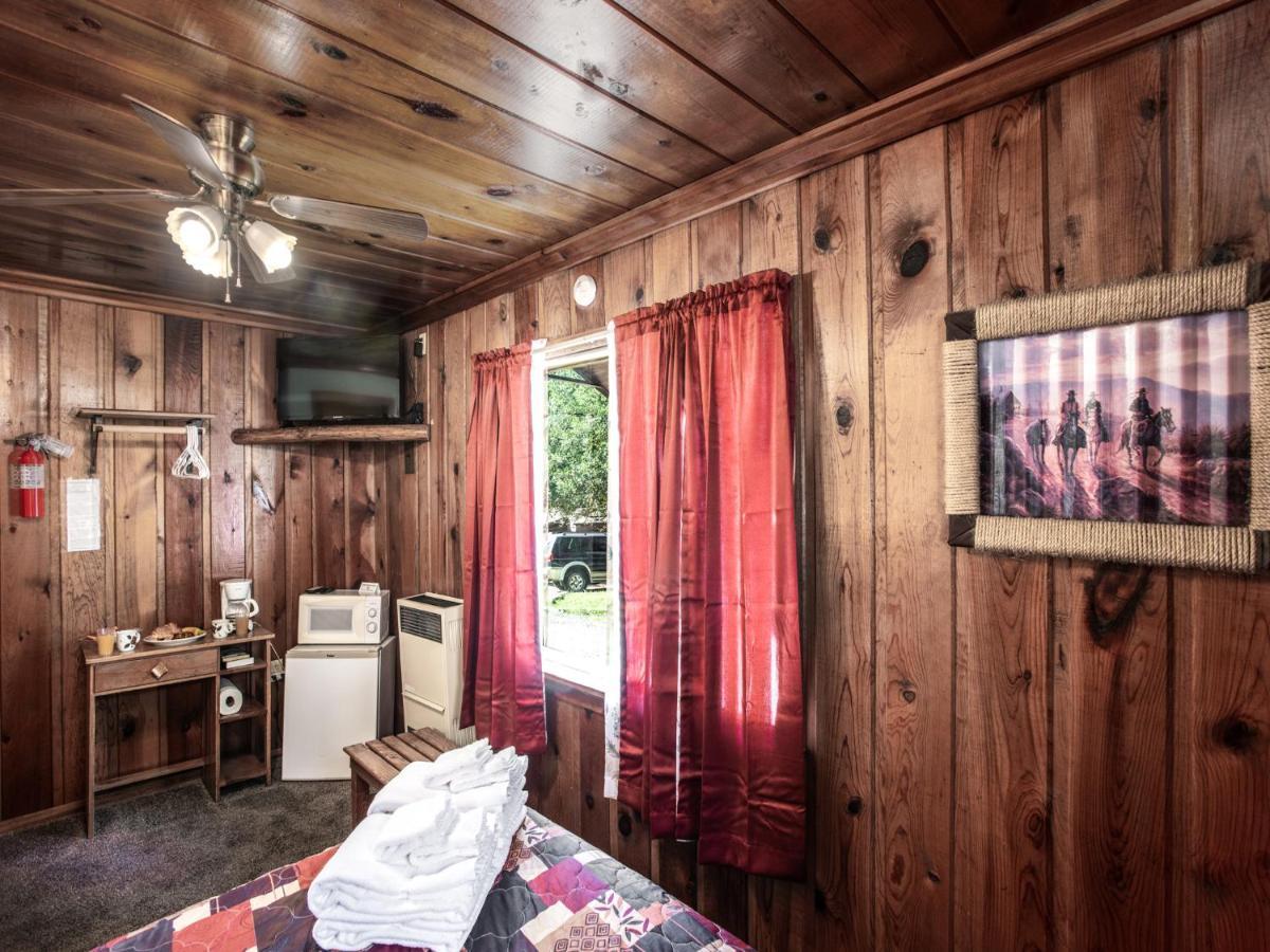 Apache Village Cabinette 11, Queen Bed, Midtown, Sleeps 2 Ruidoso Ngoại thất bức ảnh